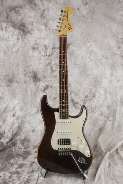 Fender_Stratocaster_Highway_One_USA_mashed_brown_2006-001.JPG