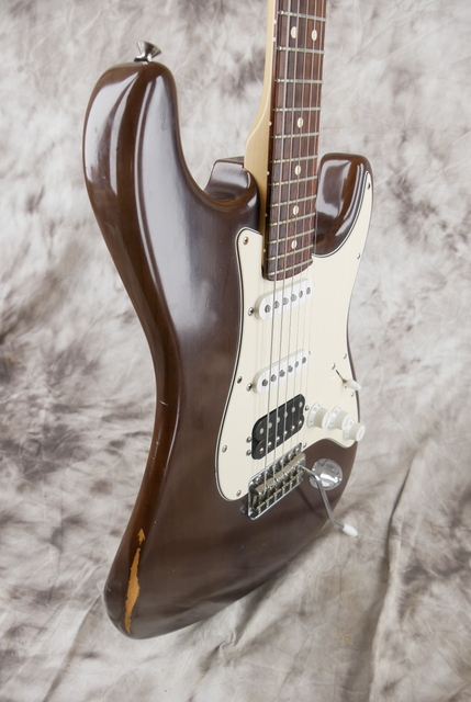 img/vintage/5238/Fender_Stratocaster_Highway_One_USA_mashed_brown_2006-005.JPG