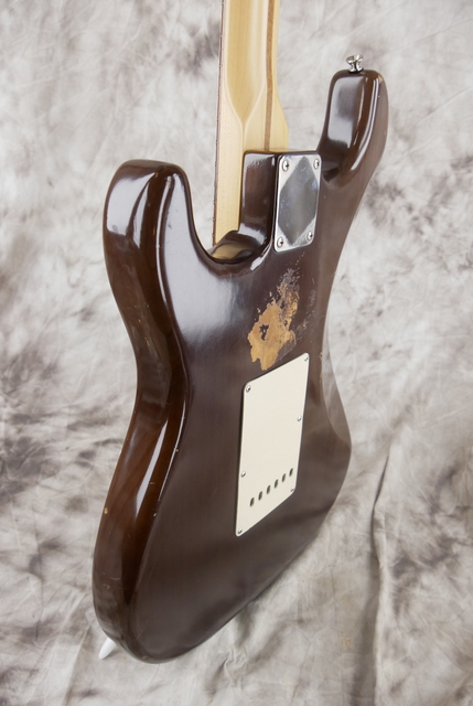 img/vintage/5238/Fender_Stratocaster_Highway_One_USA_mashed_brown_2006-007.JPG