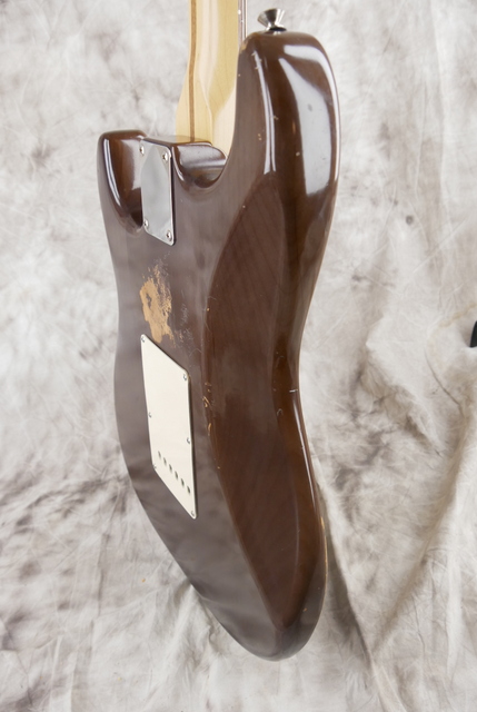 img/vintage/5238/Fender_Stratocaster_Highway_One_USA_mashed_brown_2006-008.JPG