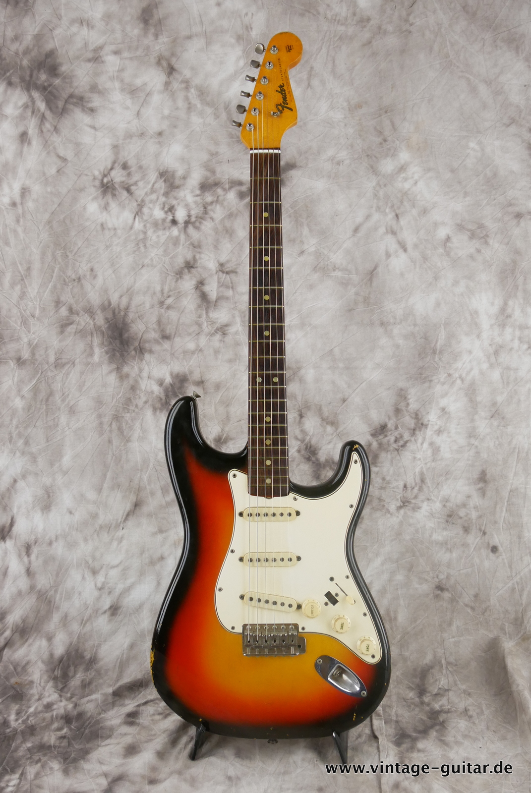 img/vintage/5240/Fender-Stratocaster-Pre-CBS-1965-sunburst-001.JPG