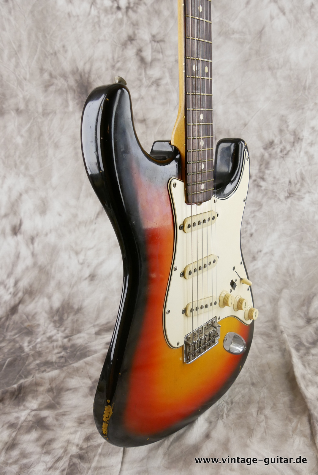 img/vintage/5240/Fender-Stratocaster-Pre-CBS-1965-sunburst-009.JPG