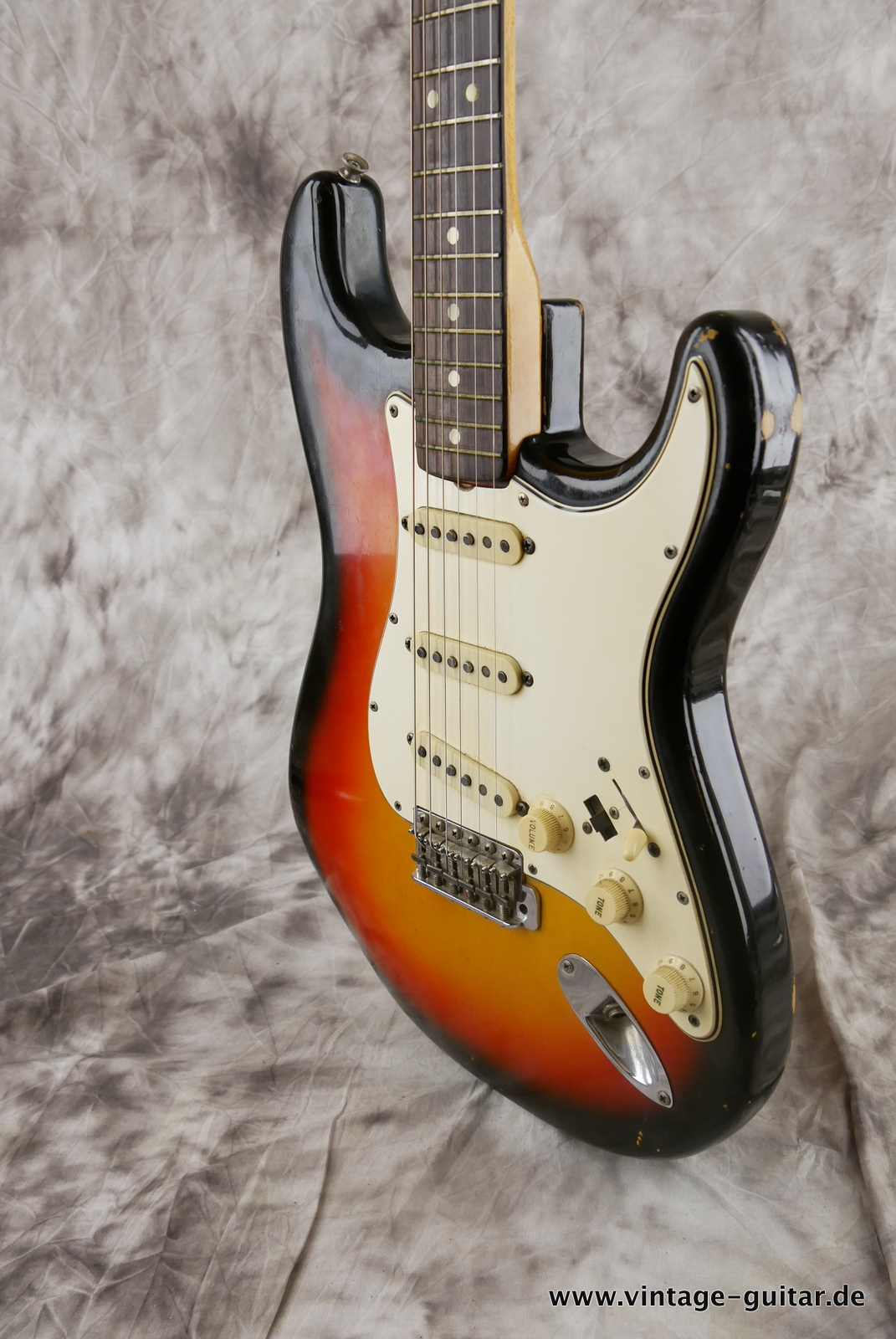 img/vintage/5240/Fender-Stratocaster-Pre-CBS-1965-sunburst-010.JPG