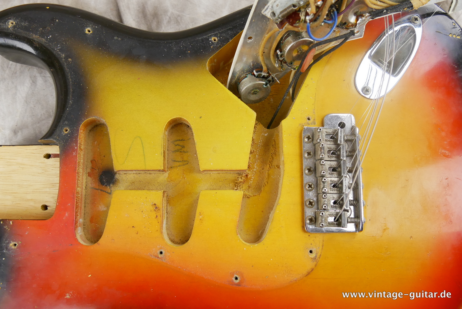 Fender-Stratocaster-Pre-CBS-1965-sunburst-019.JPG