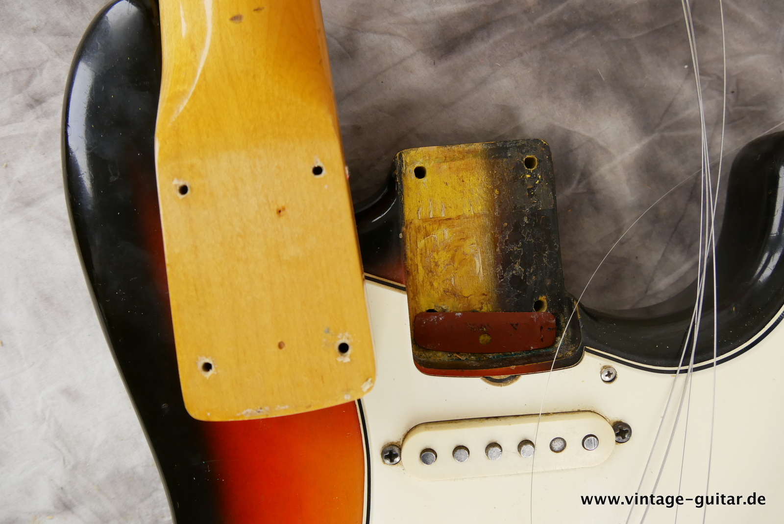 img/vintage/5240/Fender-Stratocaster-Pre-CBS-1965-sunburst-031.JPG
