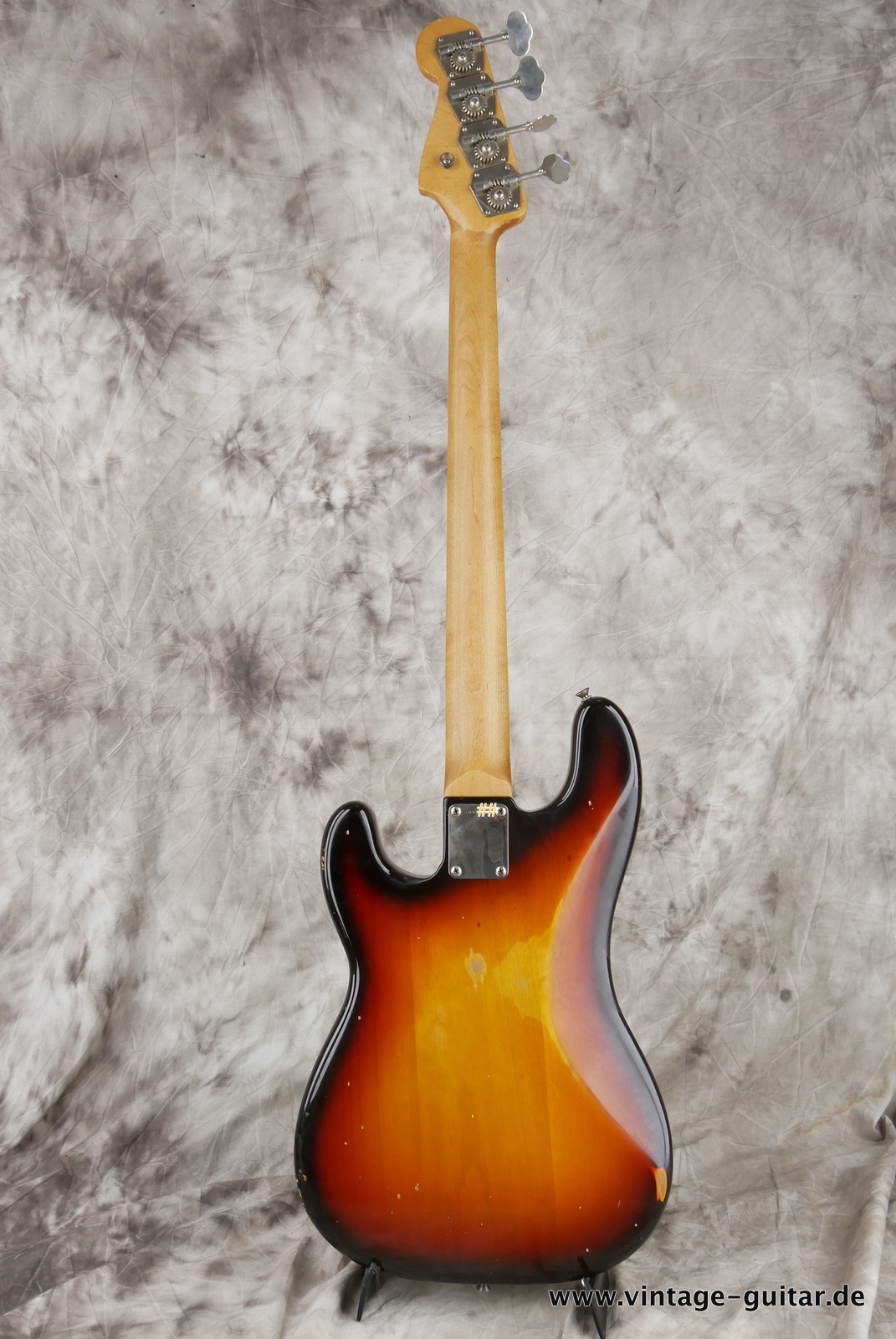 Fender-Precision-1961-sunburst-002.JPG