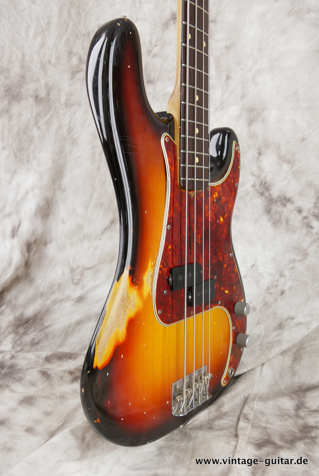 Fender-Precision-1961-sunburst-005.JPG