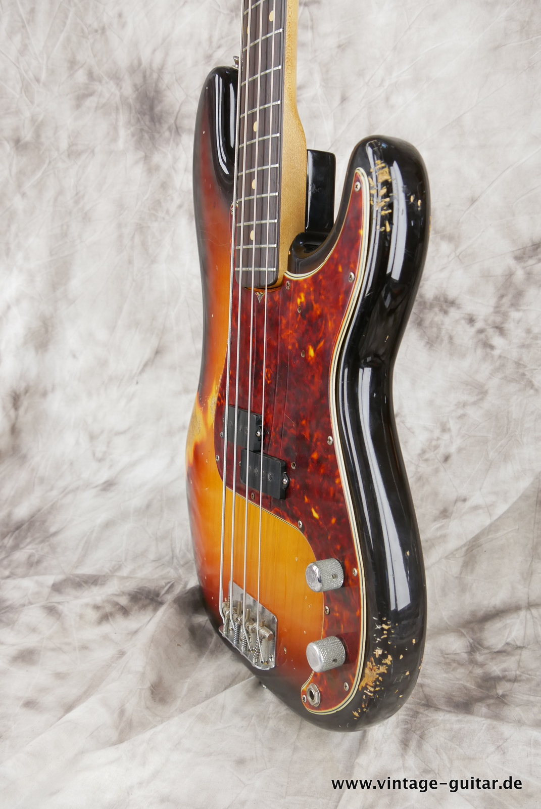 Fender-Precision-1961-sunburst-006.JPG