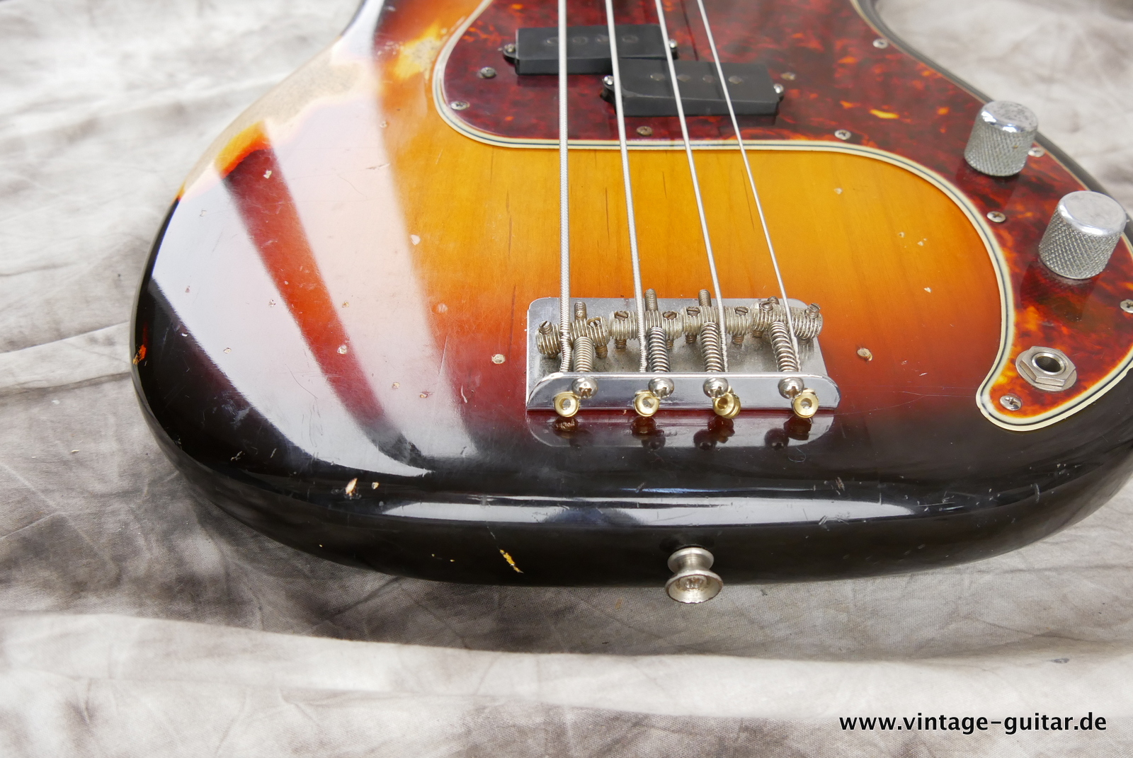 Fender-Precision-1961-sunburst-016.JPG