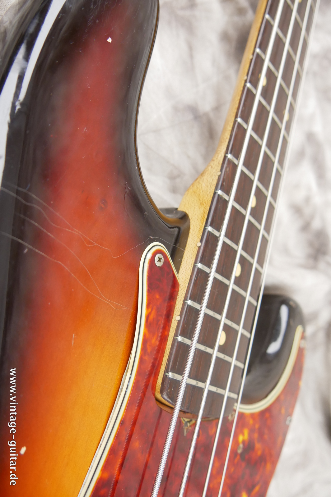 Fender-Precision-1961-sunburst-017.JPG