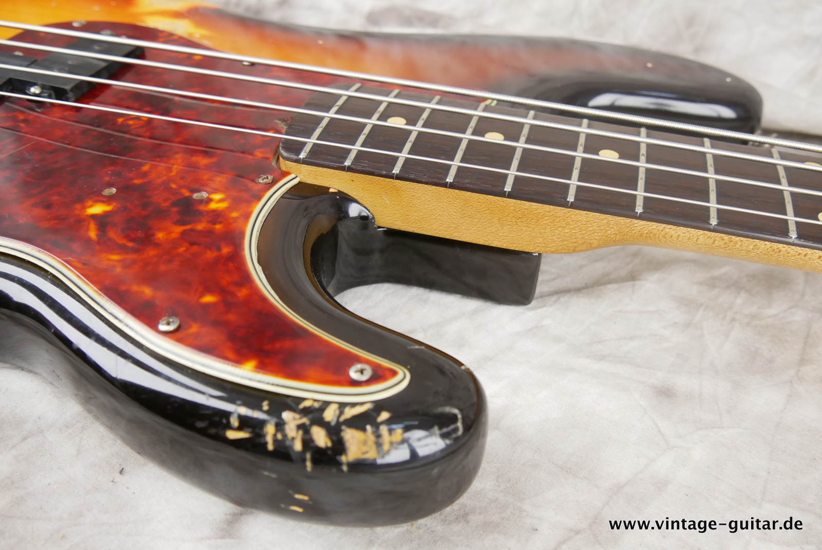 Fender-Precision-1961-sunburst-018.JPG