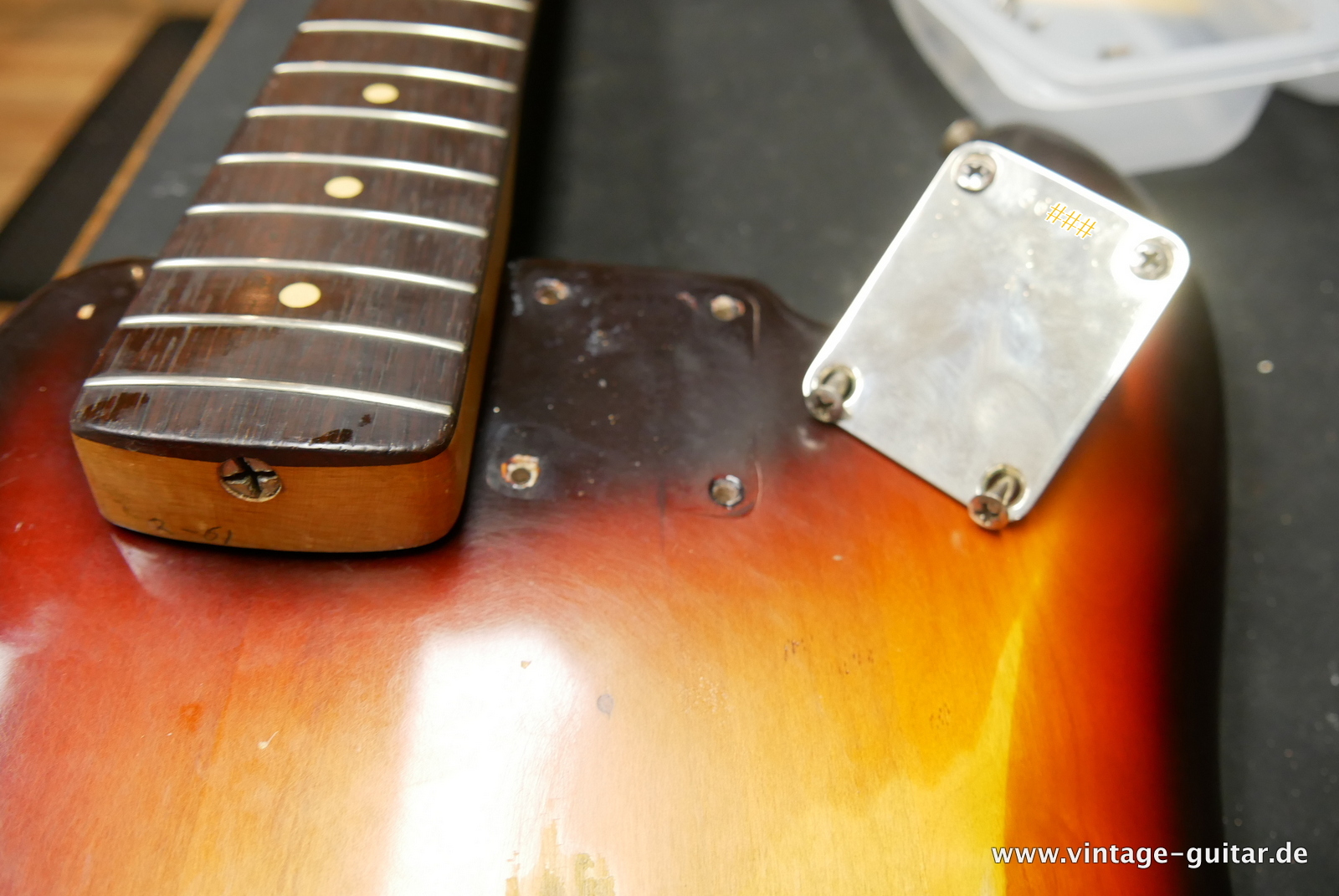 Fender-Precision-1961-sunburst-024.JPG