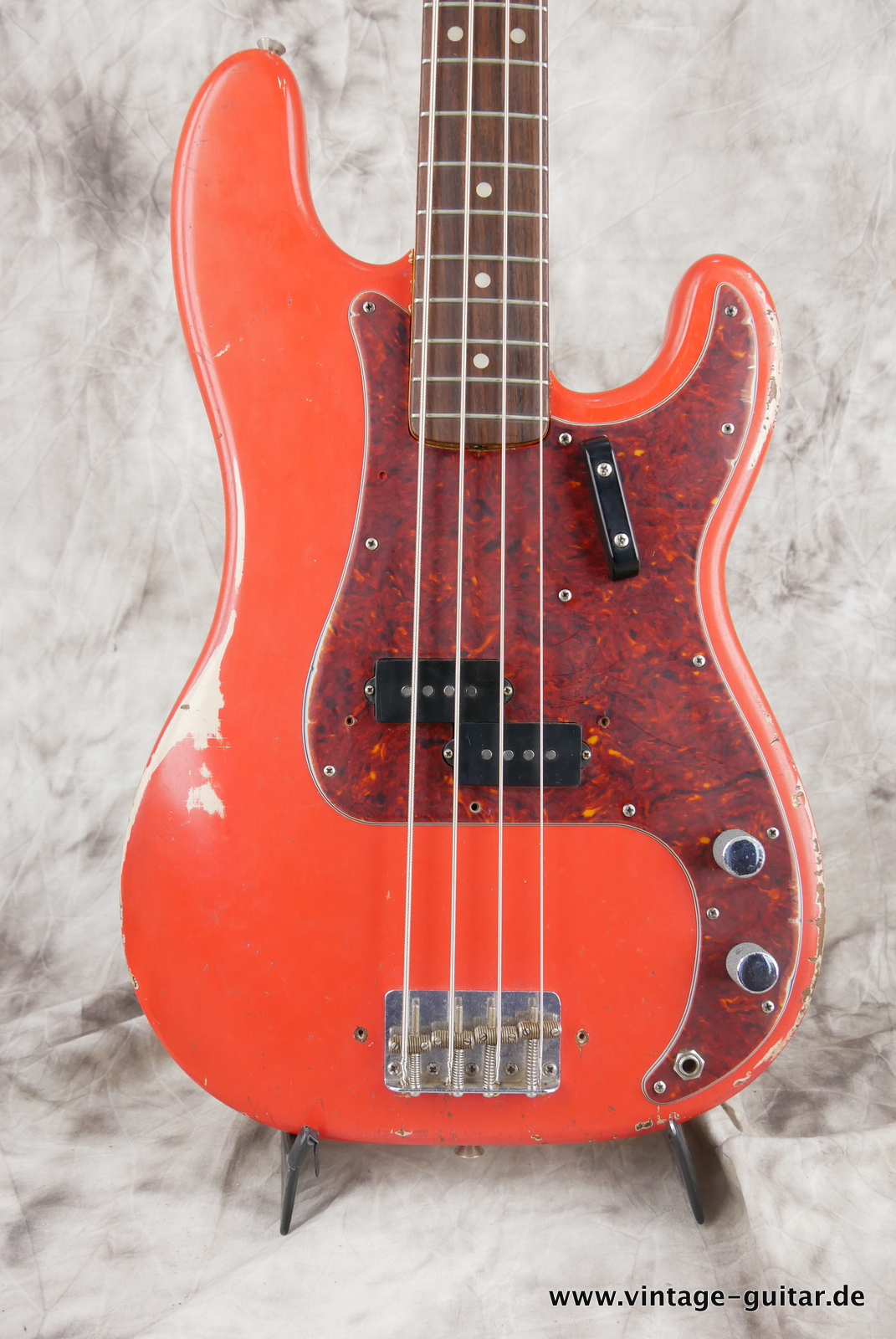 Fender-Precision-Bass-1965-fiesta-red-003.JPG