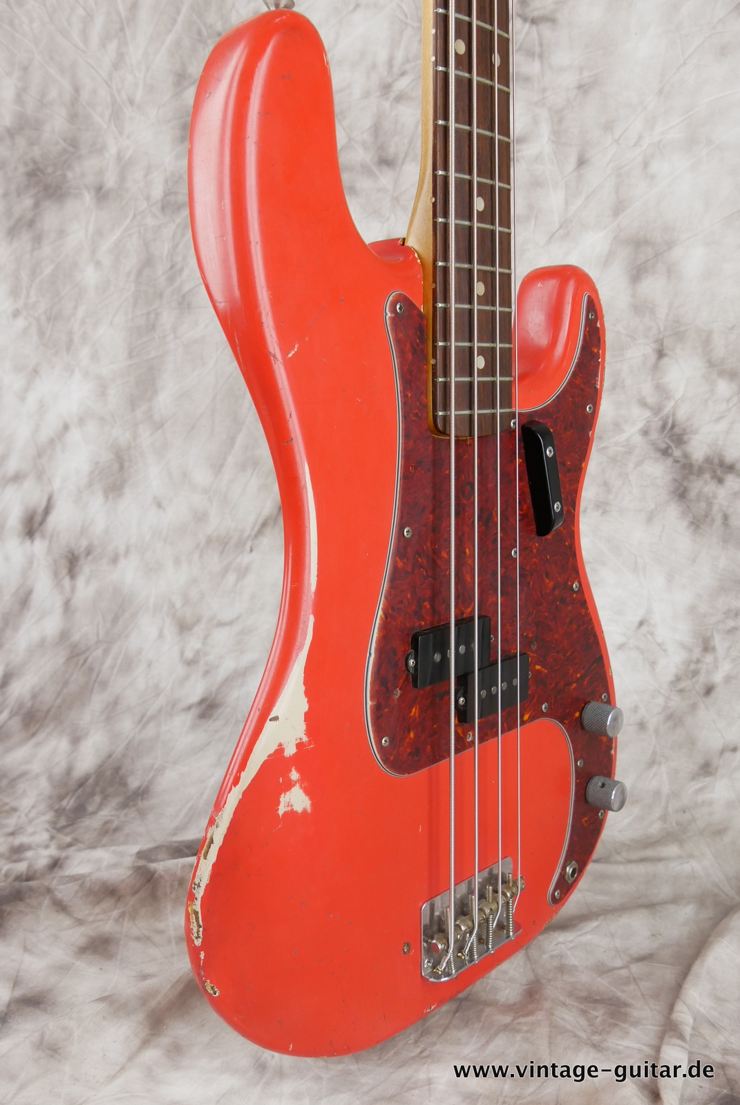 Fender-Precision-Bass-1965-fiesta-red-005.JPG
