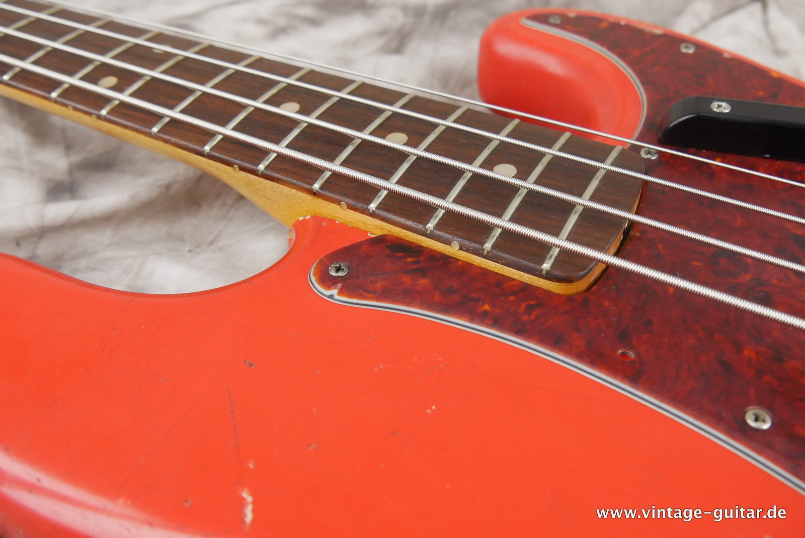 Fender-Precision-Bass-1965-fiesta-red-016.JPG