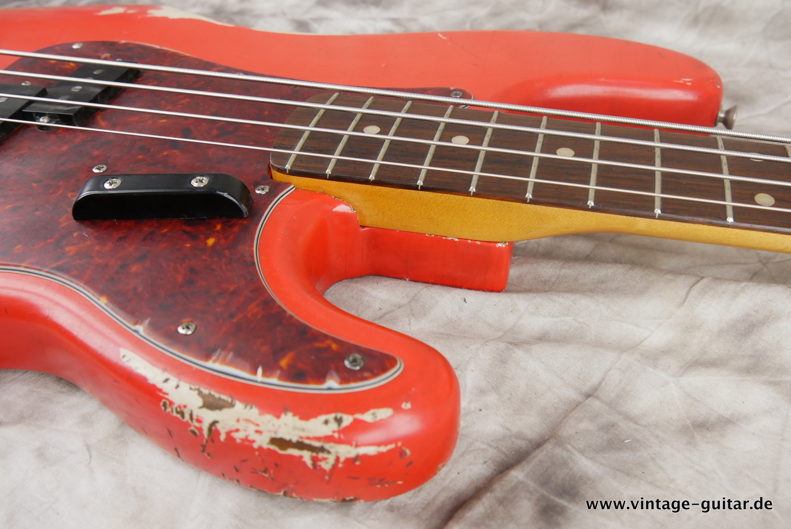 Fender-Precision-Bass-1965-fiesta-red-017.JPG