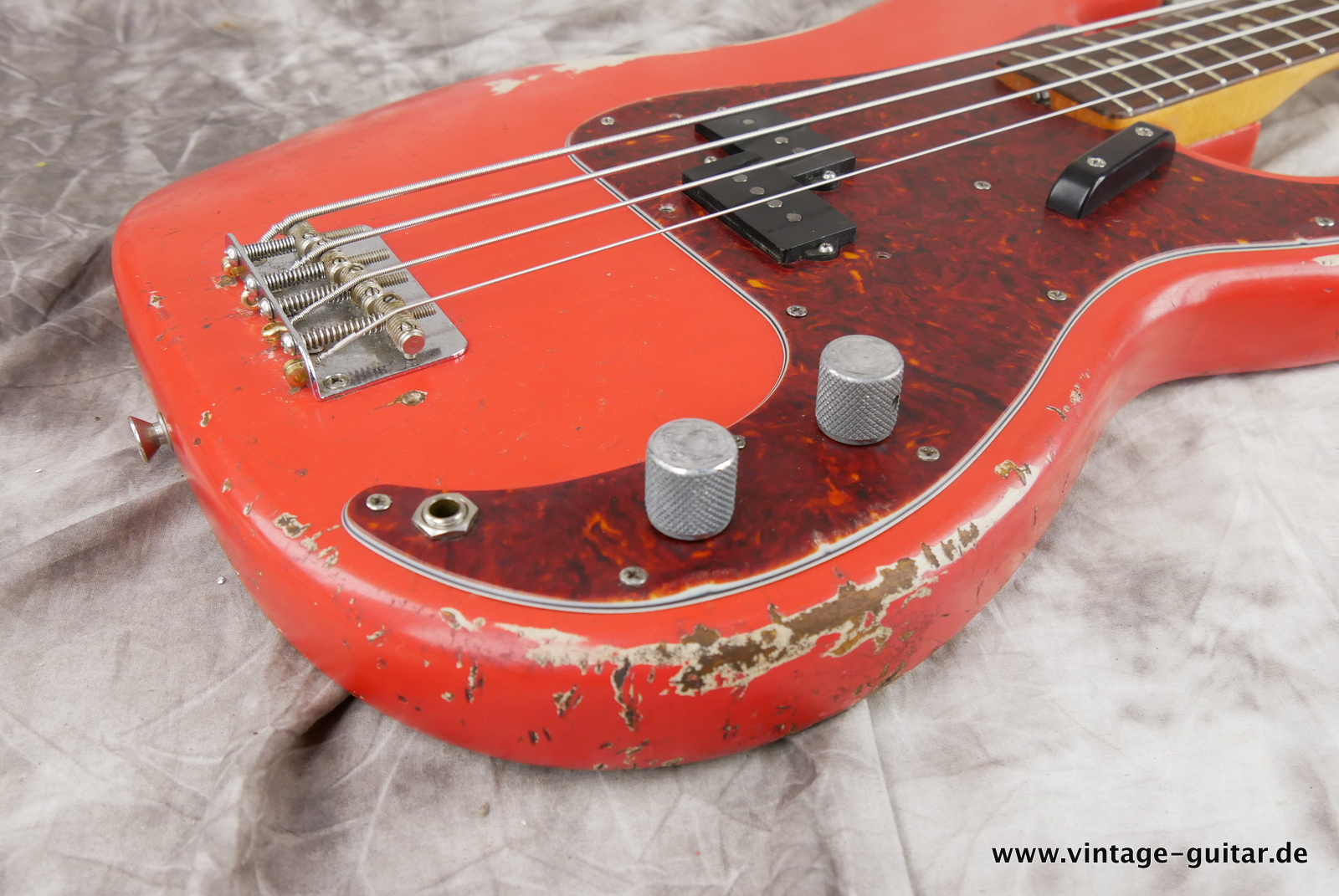 Fender-Precision-Bass-1965-fiesta-red-018.JPG