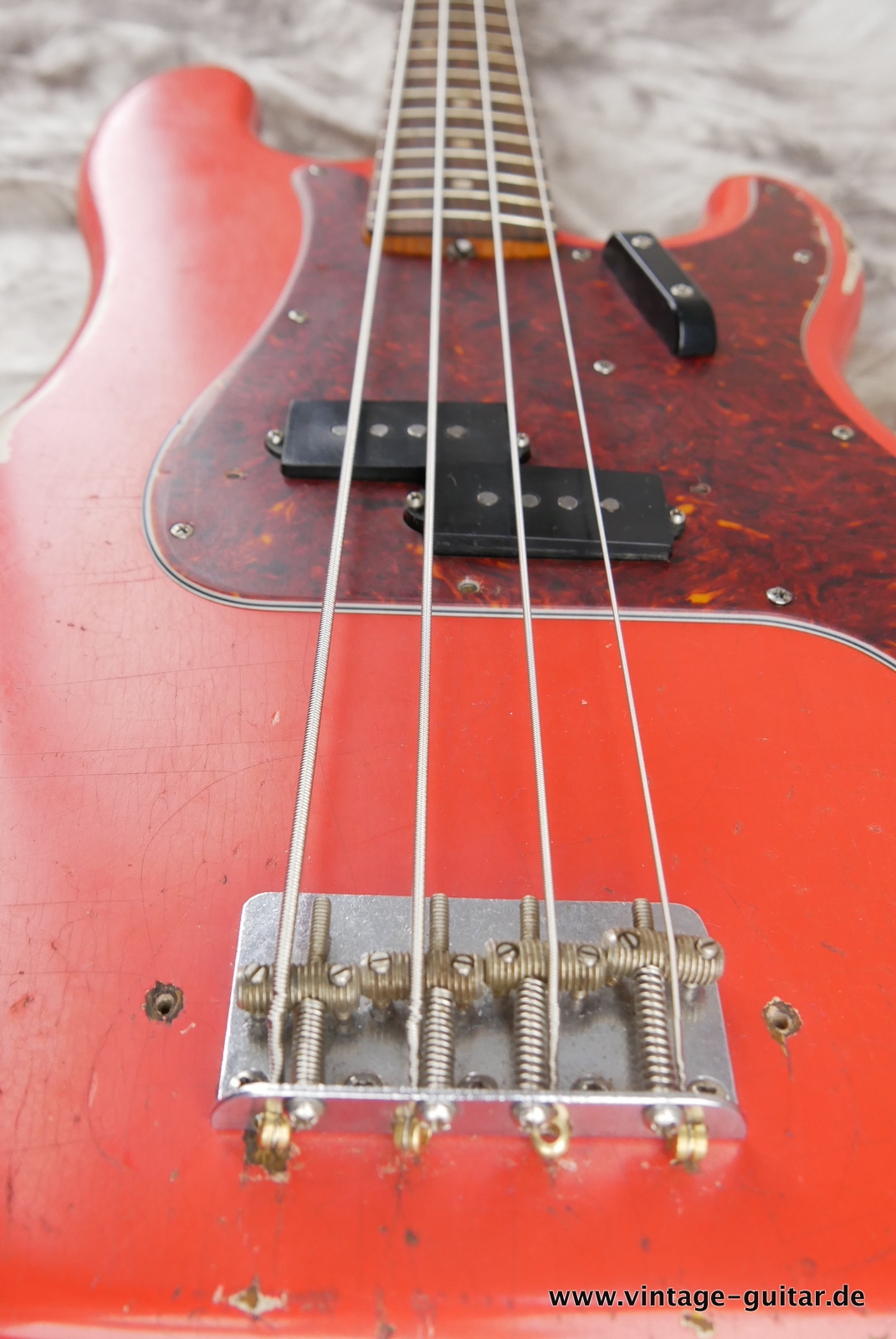 Fender-Precision-Bass-1965-fiesta-red-020.JPG