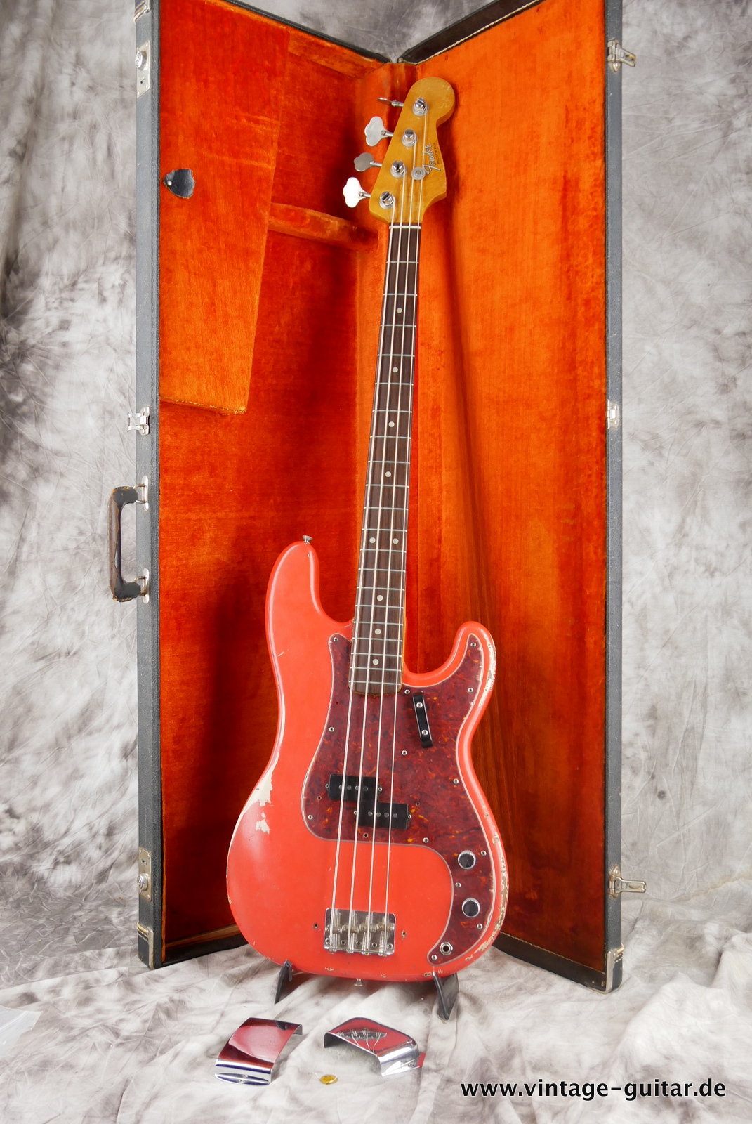 Fender-Precision-Bass-1965-fiesta-red-021.JPG