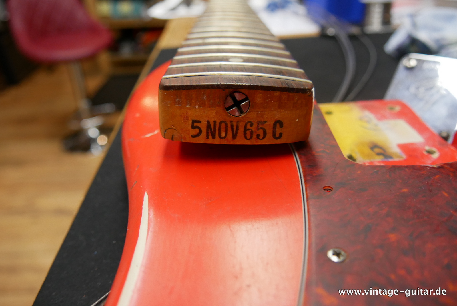 Fender-Precision-Bass-1965-fiesta-red-029.JPG