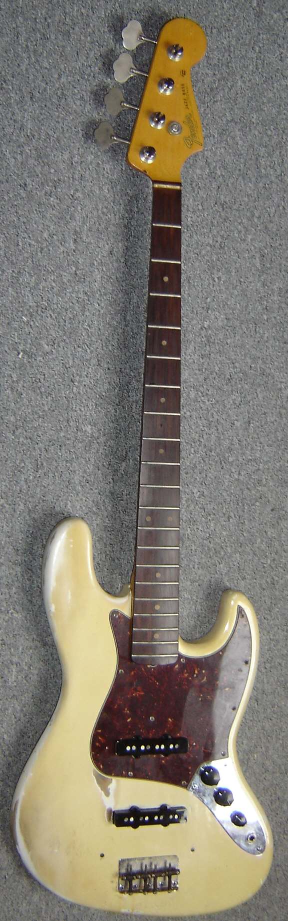 Fender-Jazz-Bass-64-white-1.jpg