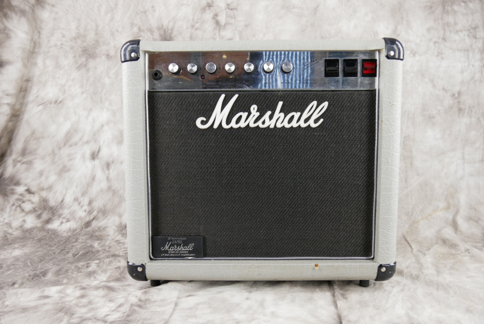 img/vintage/5251/Marshall_2554_jubile_25:50_combo_1x12_1987_GB-001.JPG
