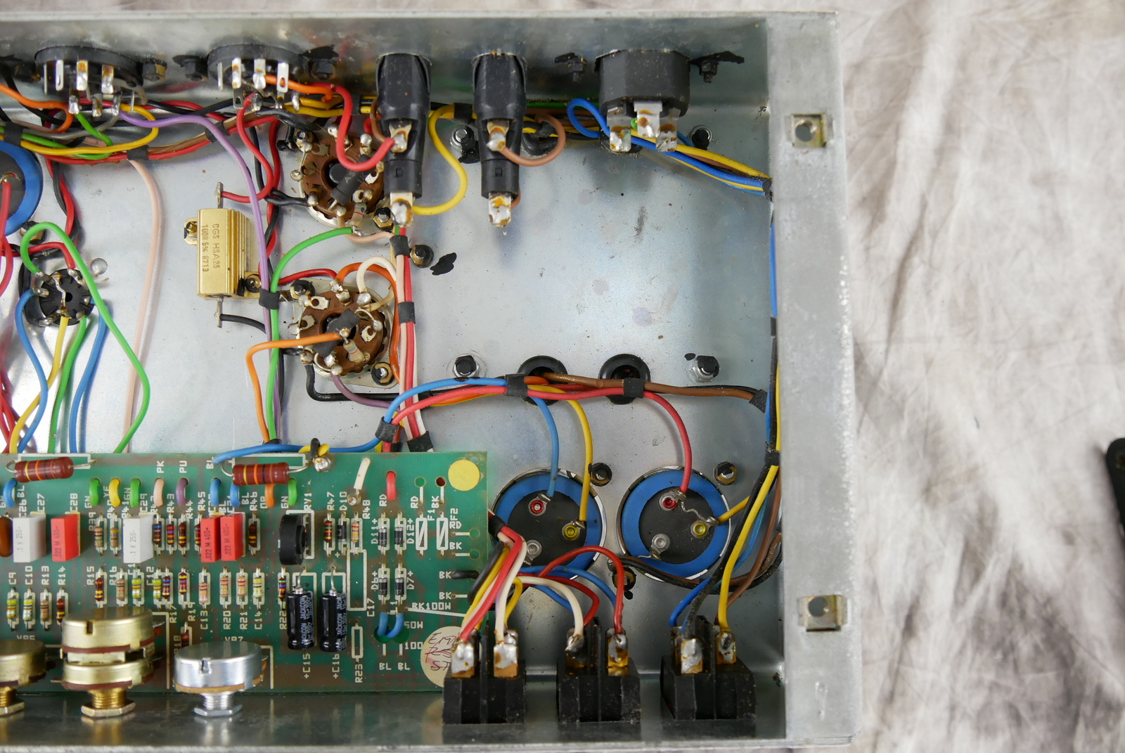 img/vintage/5251/Marshall_2554_jubile_25:50_combo_1x12_1987_GB-012.JPG