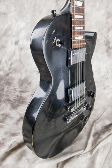 Gibson_Les_Paul_Studio_USA_black_2004-005.JPG