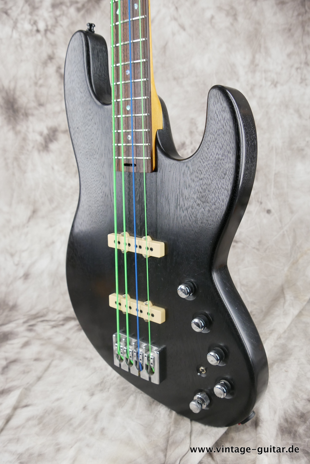 Nugz-Blacky-Anaconda-Jazz-Bass-2021-black-010.JPG