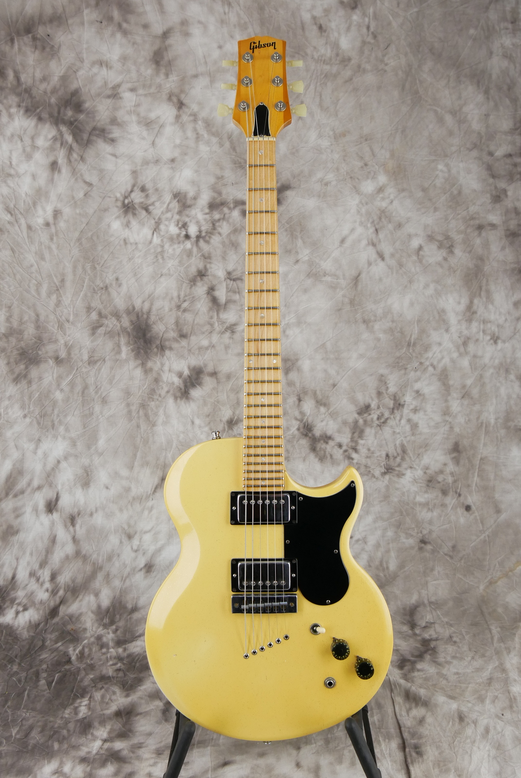 img/vintage/5278/Gibson_L6S_Deluxe_USA_champagner_sparkle_1975-001.JPG