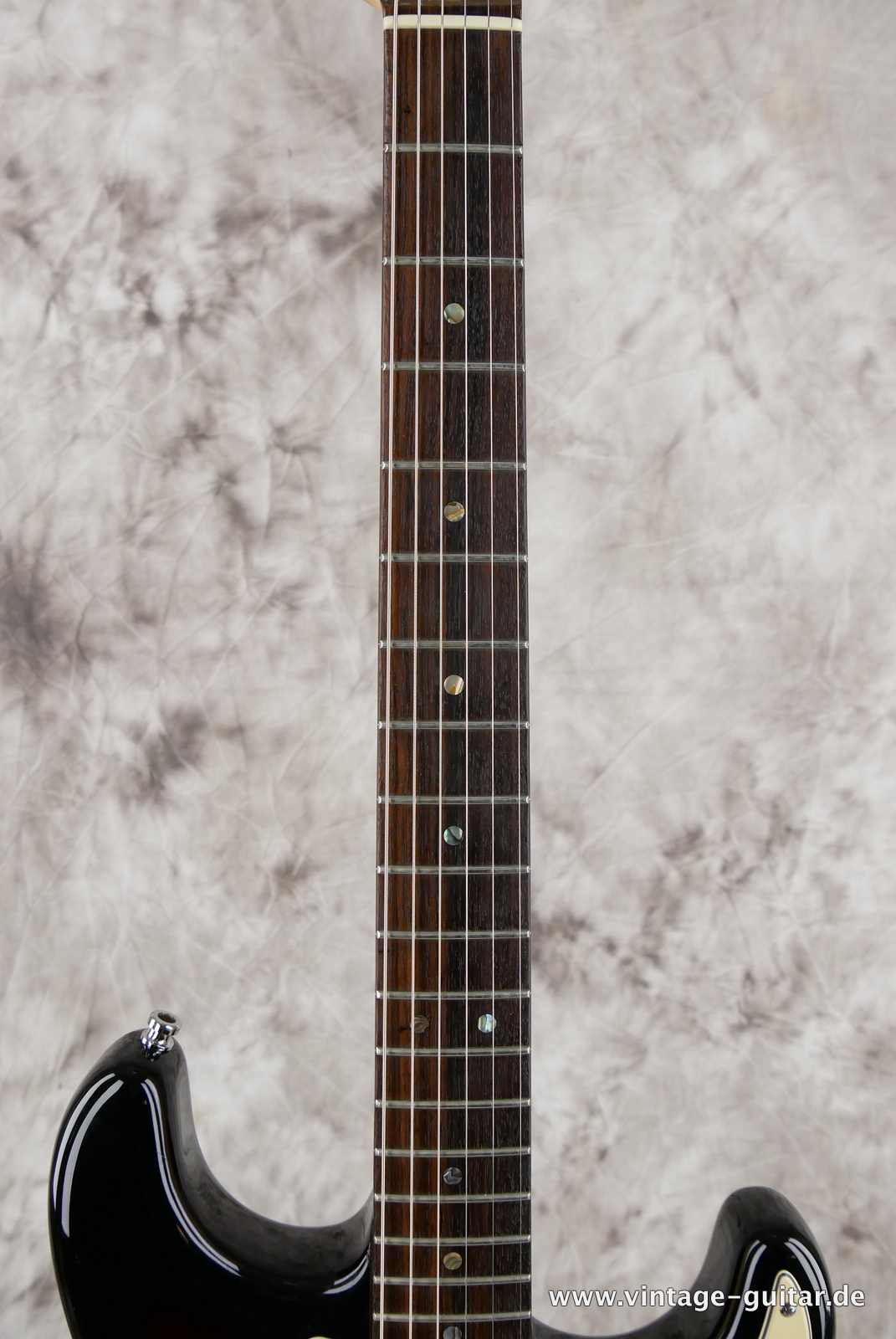 img/vintage/5280/Fender_Startocaster_American_Deluxe_sunburst_samarium-cobalt-noiseless_tremolo_2005-005.JPG
