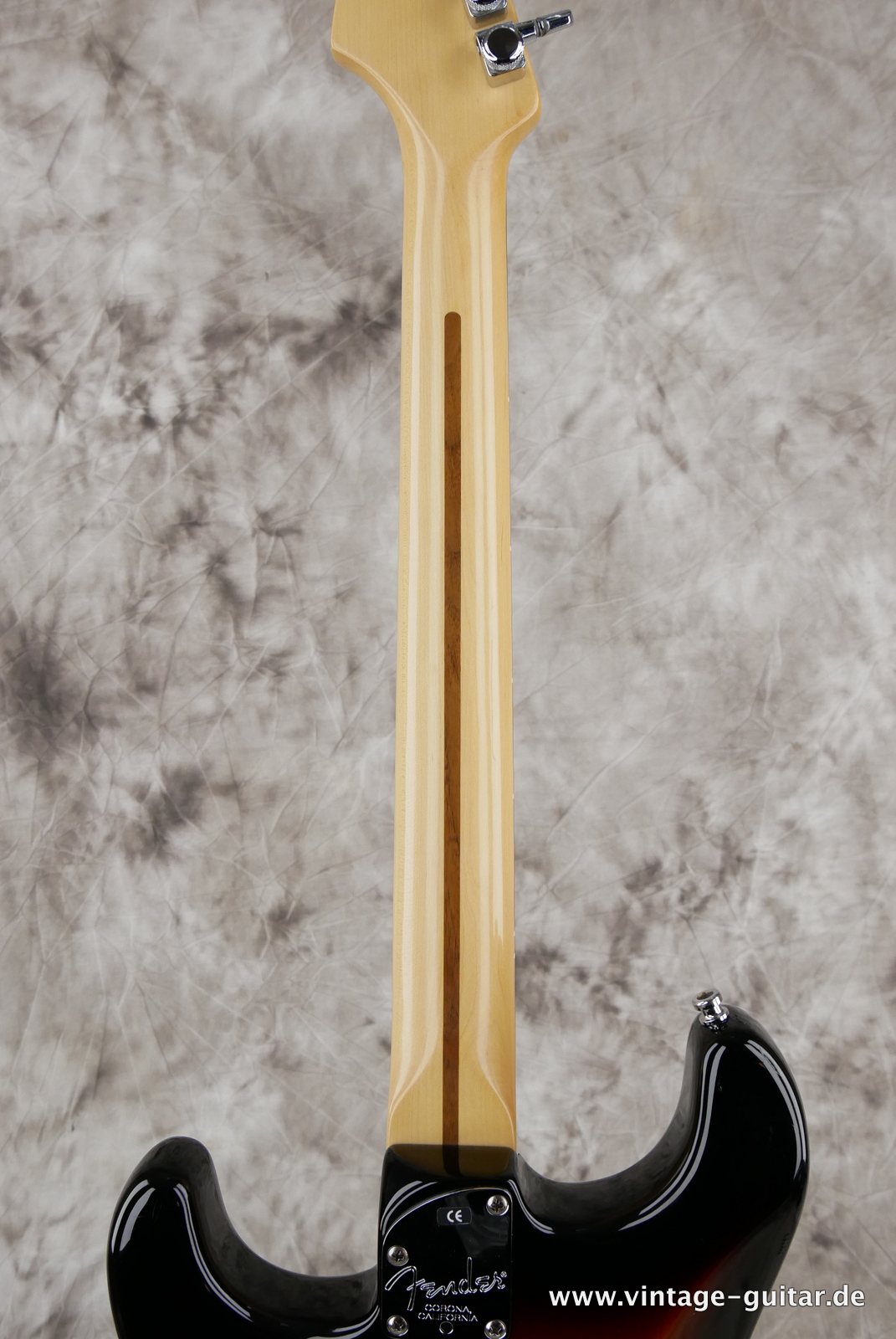 img/vintage/5280/Fender_Startocaster_American_Deluxe_sunburst_samarium-cobalt-noiseless_tremolo_2005-006.JPG