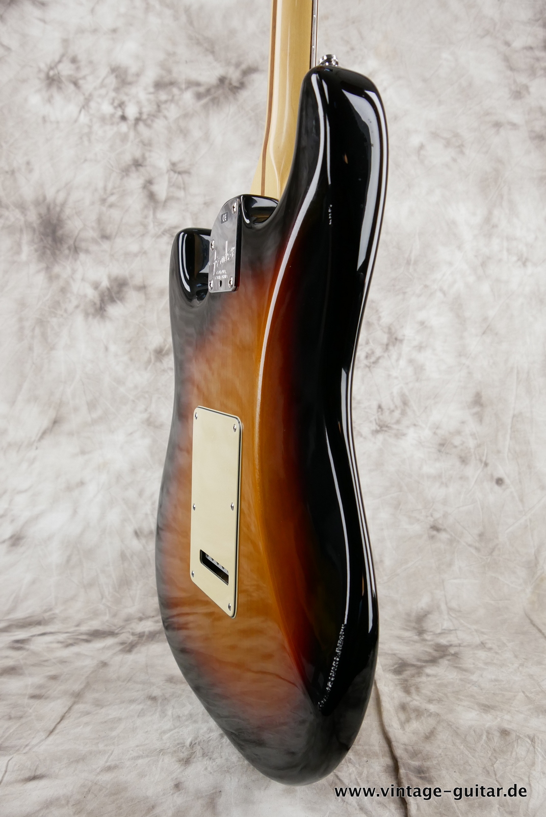 img/vintage/5280/Fender_Startocaster_American_Deluxe_sunburst_samarium-cobalt-noiseless_tremolo_2005-012.JPG