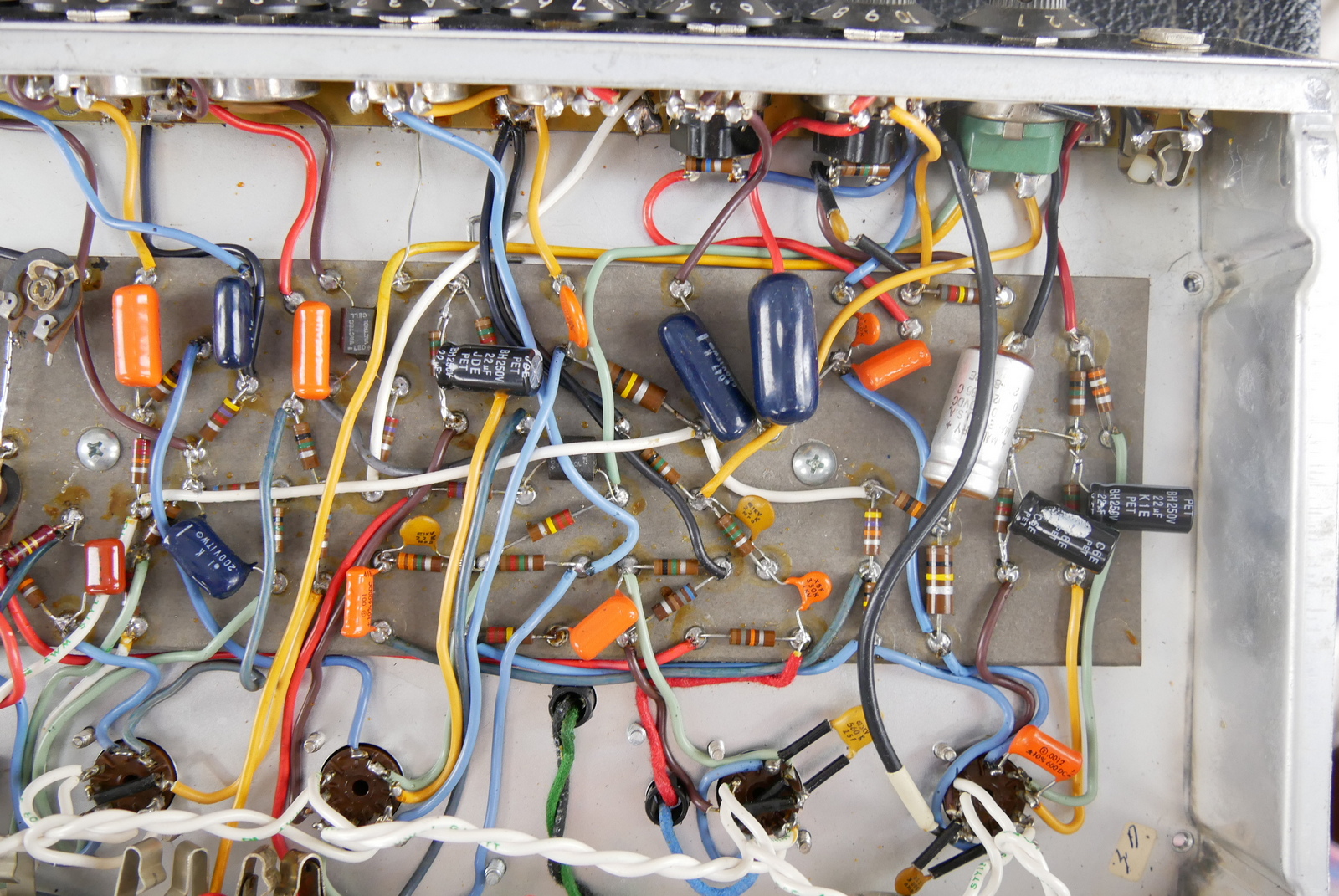 img/vintage/5282/Fender_Princeton_Reverb_II_black_Rivera_1983-013.JPG