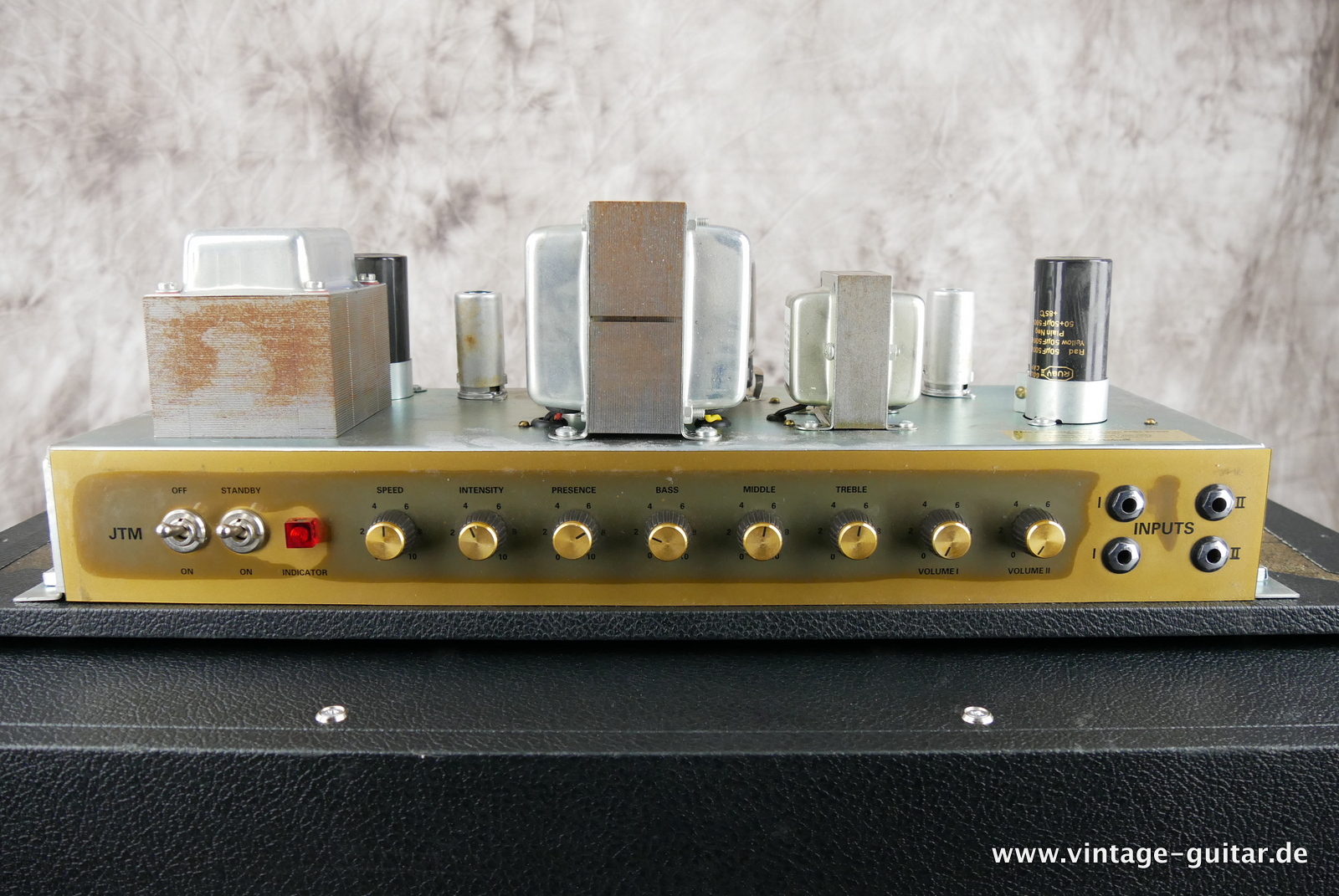 img/vintage/5284/Marshall_JTM_1962_Bluesbraker_Tremolo_30Watt_2013_black_tolex_likeJTM45-007.JPG