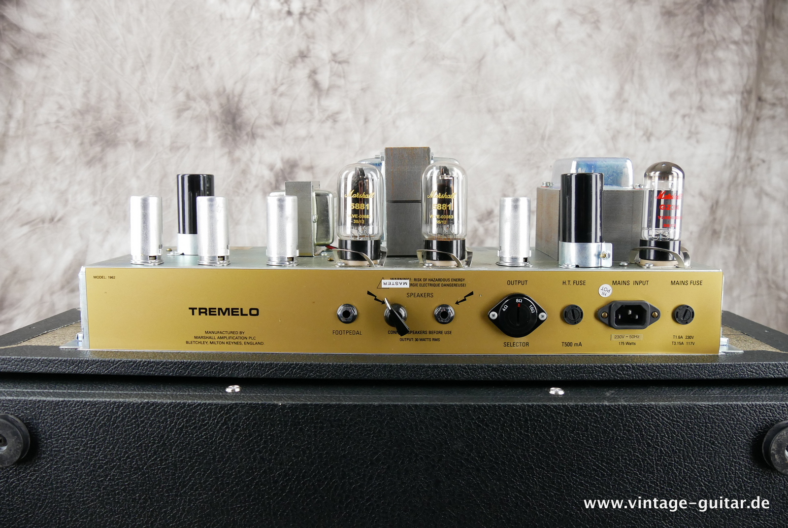 img/vintage/5284/Marshall_JTM_1962_Bluesbraker_Tremolo_30Watt_2013_black_tolex_likeJTM45-008.JPG