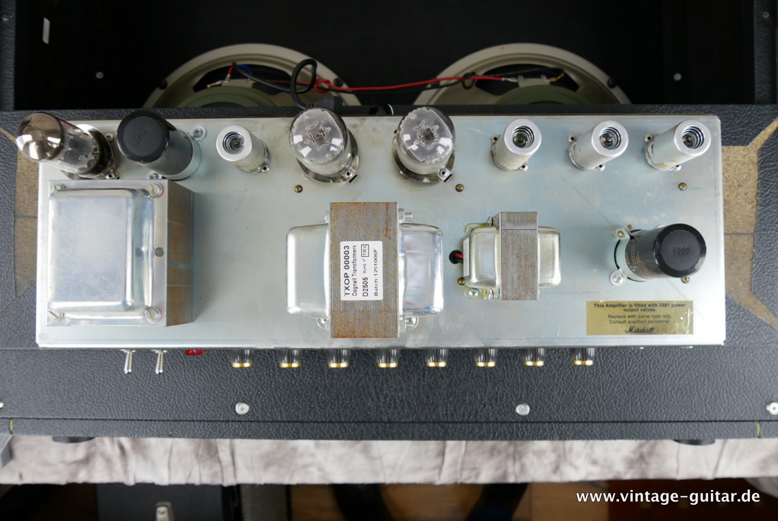 img/vintage/5284/Marshall_JTM_1962_Bluesbraker_Tremolo_30Watt_2013_black_tolex_likeJTM45-012.JPG