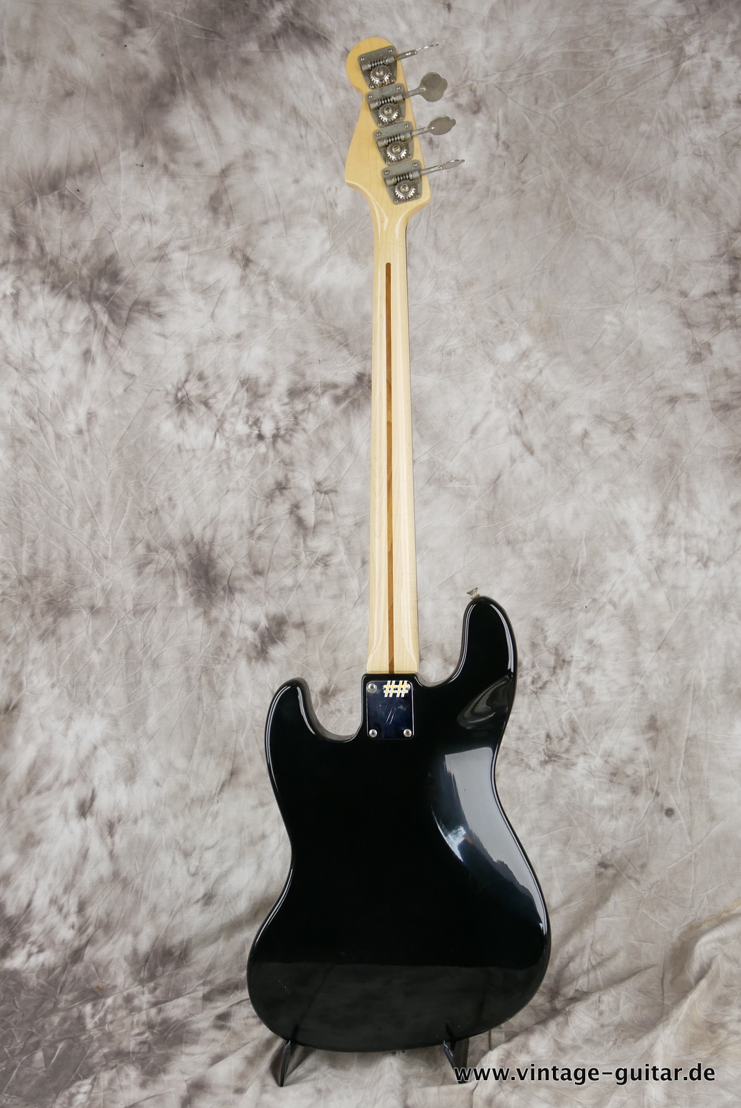 Fender-Jazz-Bass-1972-black-002.JPG