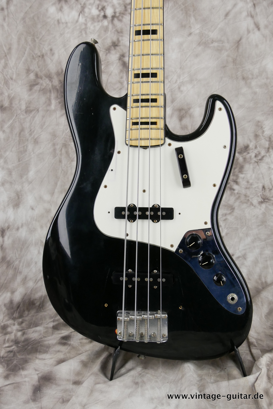 Fender-Jazz-Bass-1972-black-003.JPG
