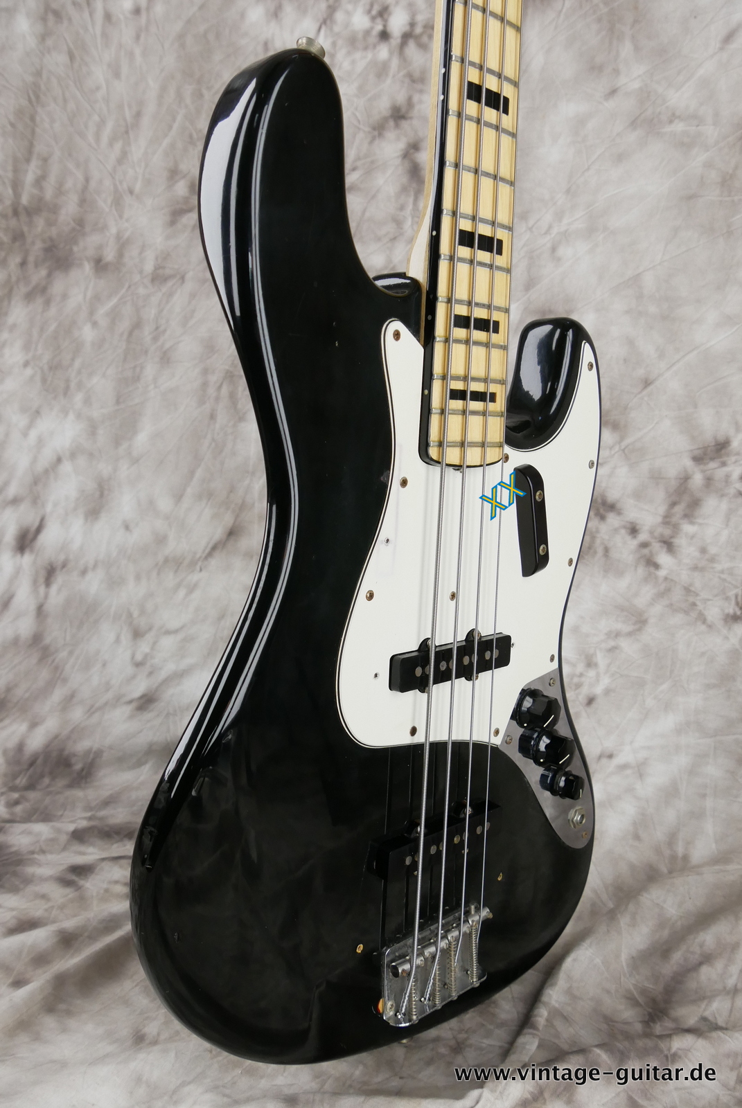 Fender-Jazz-Bass-1972-black-005.JPG