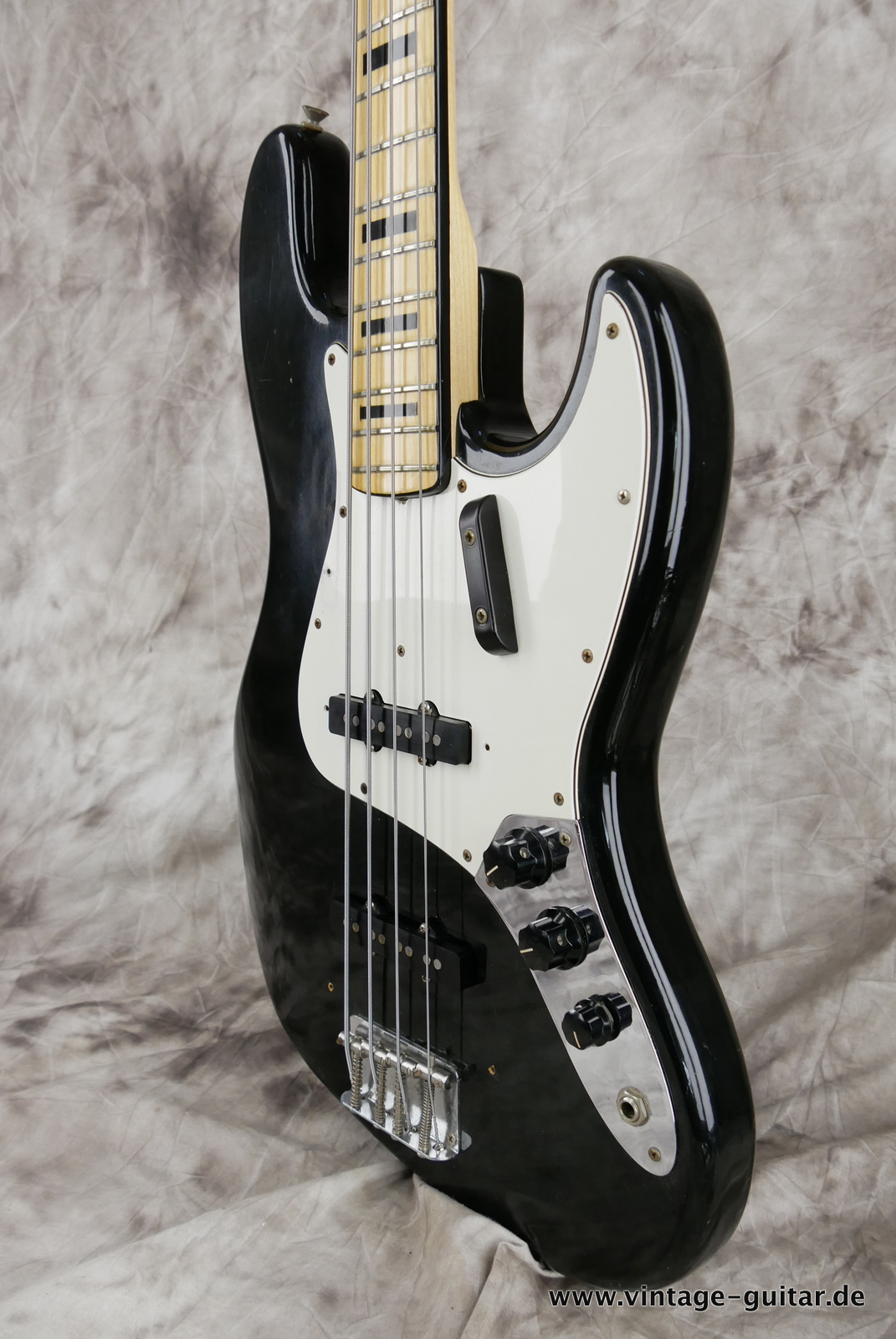 Fender-Jazz-Bass-1972-black-006.JPG