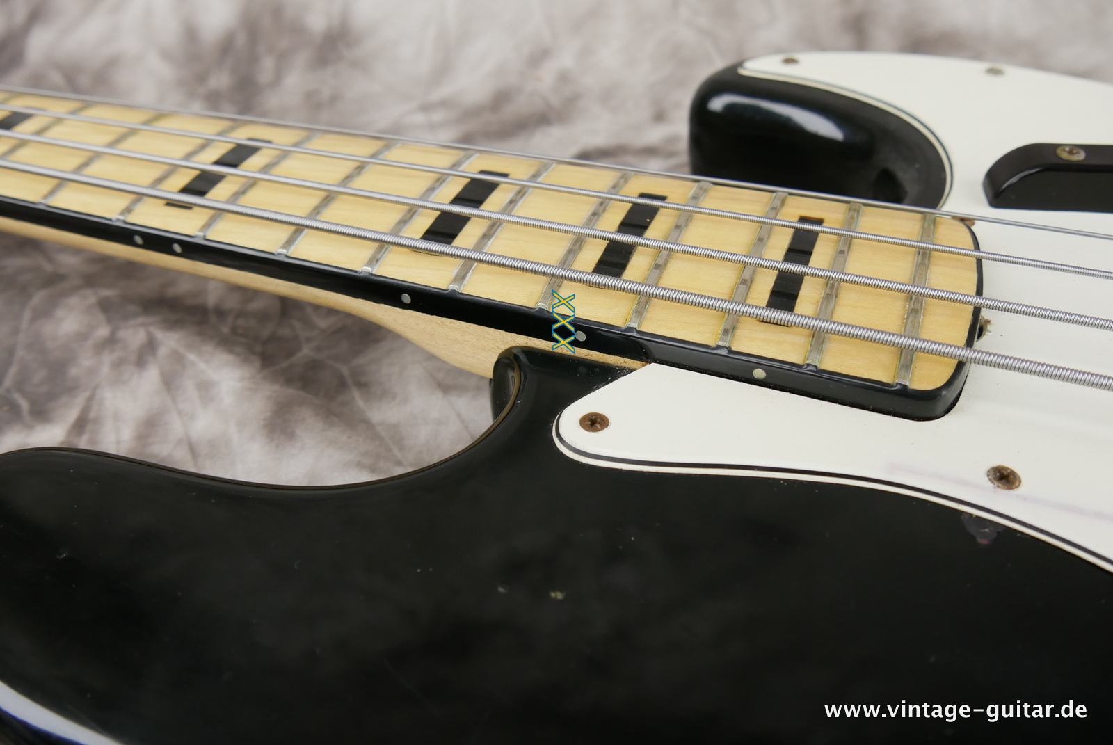 Fender-Jazz-Bass-1972-black-014.JPG