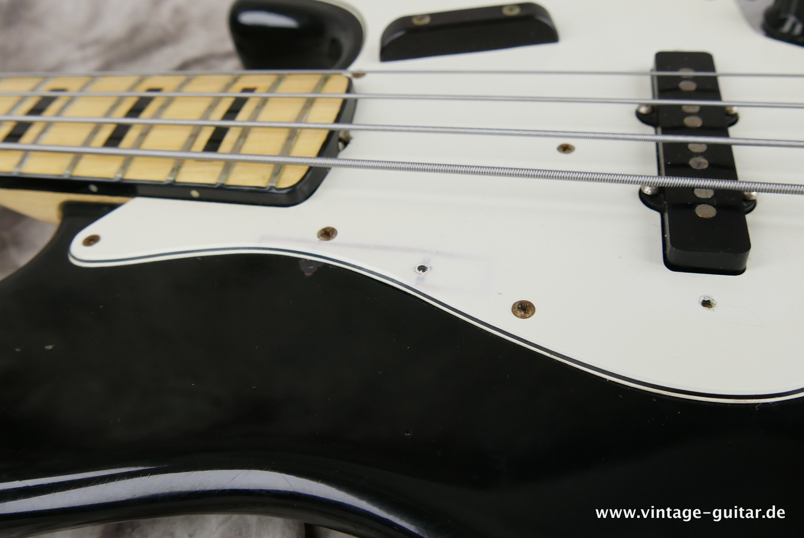 Fender-Jazz-Bass-1972-black-015.JPG