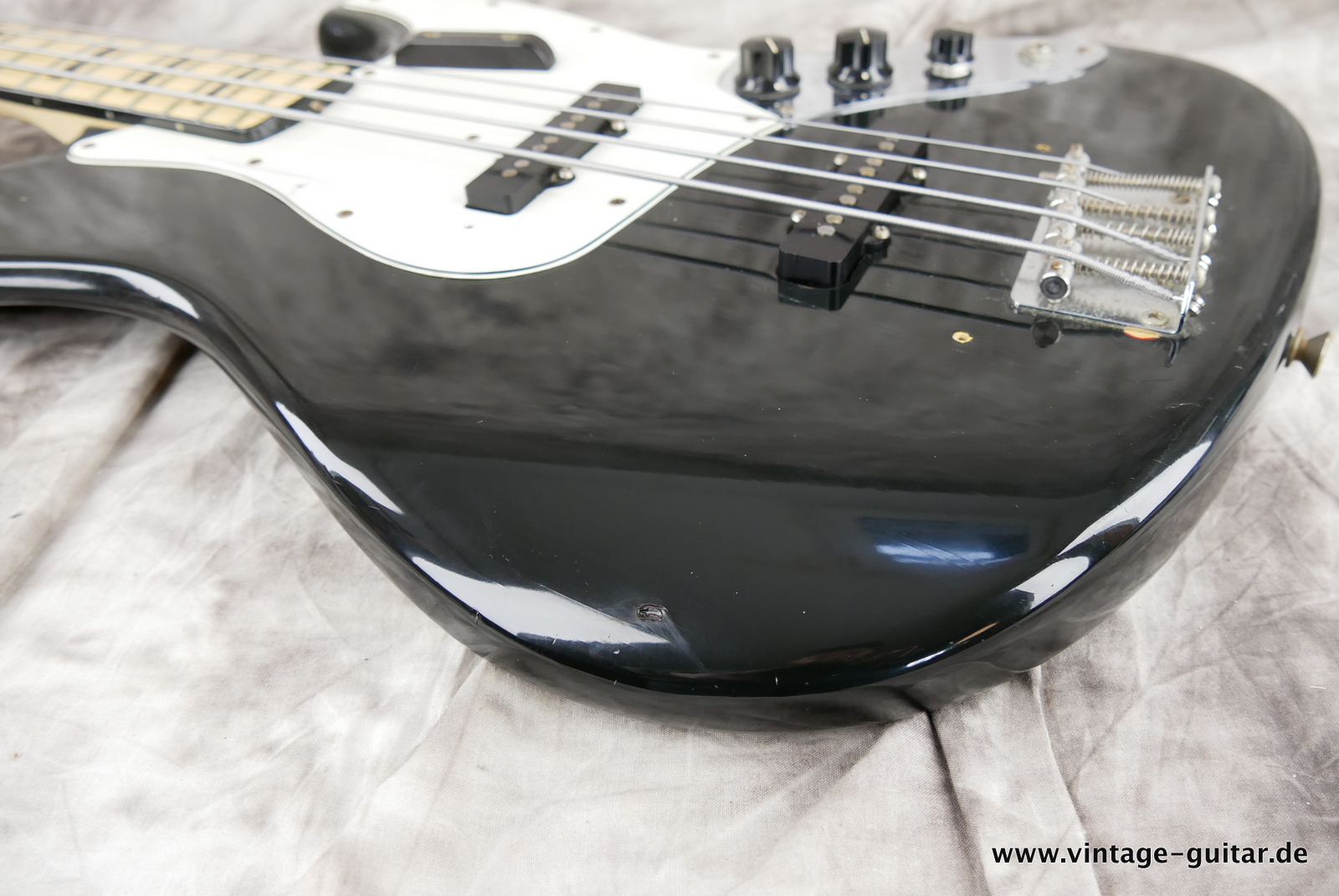 Fender-Jazz-Bass-1972-black-017.JPG