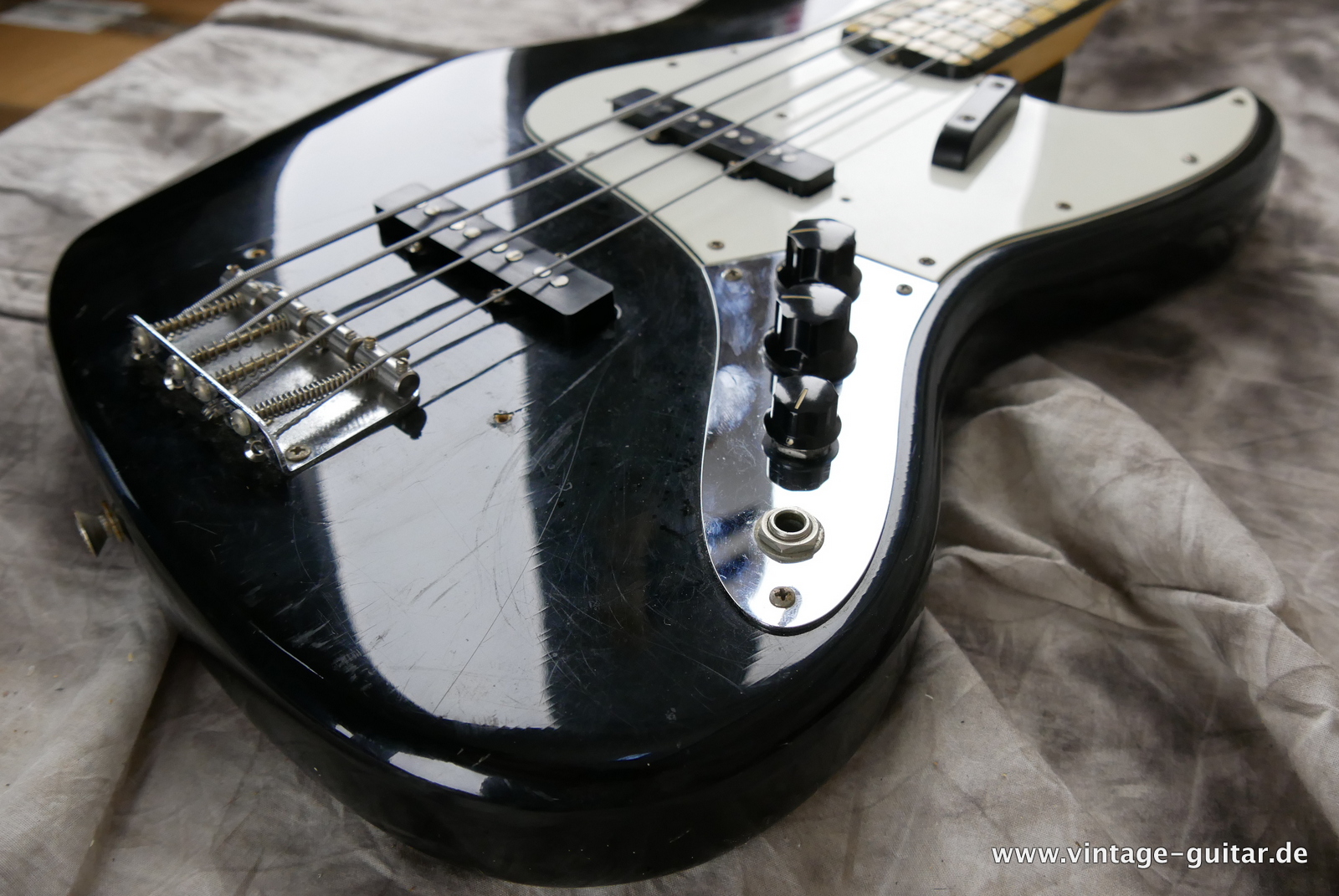 Fender-Jazz-Bass-1972-black-018.JPG