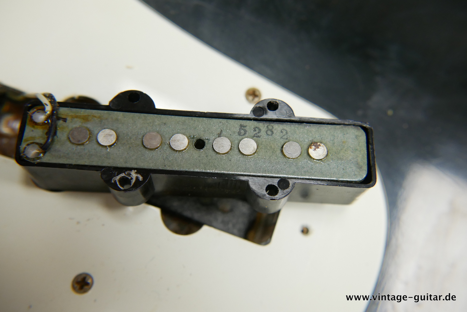 Fender-Jazz-Bass-1972-black-028.JPG