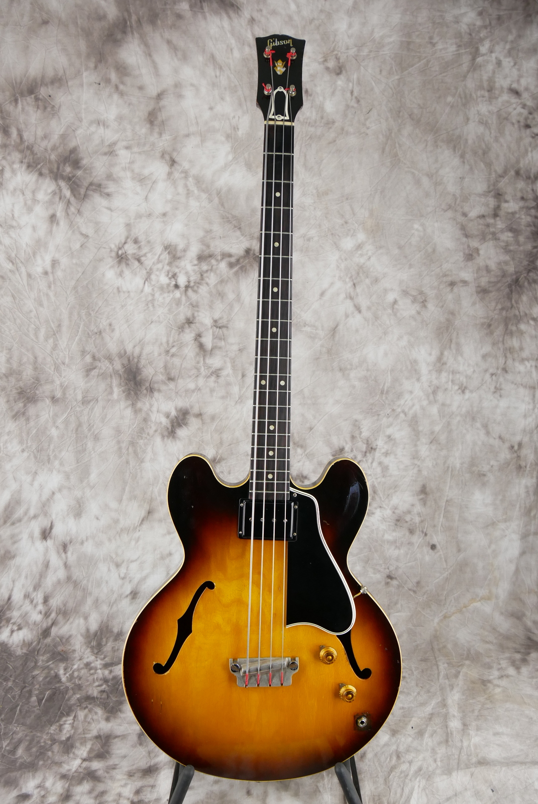 Gibson_EB_2_first_year_sunburst_1958-001.JPG