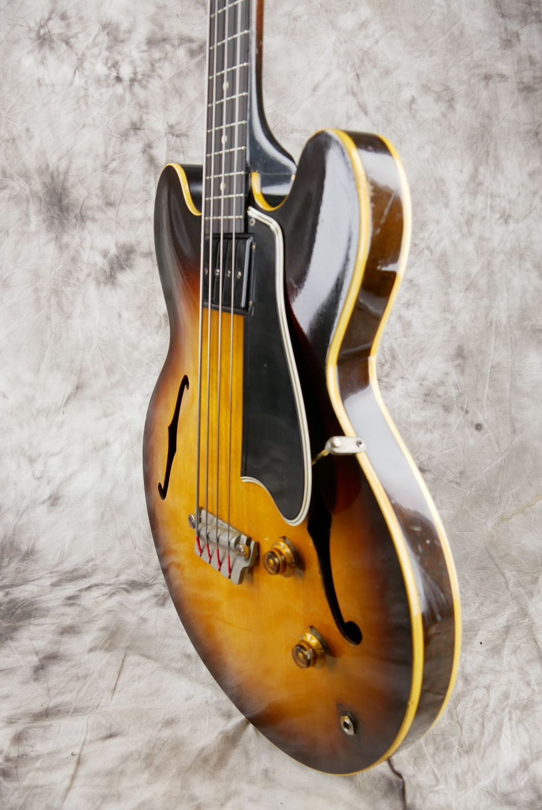 Gibson_EB_2_first_year_sunburst_1958-006.JPG