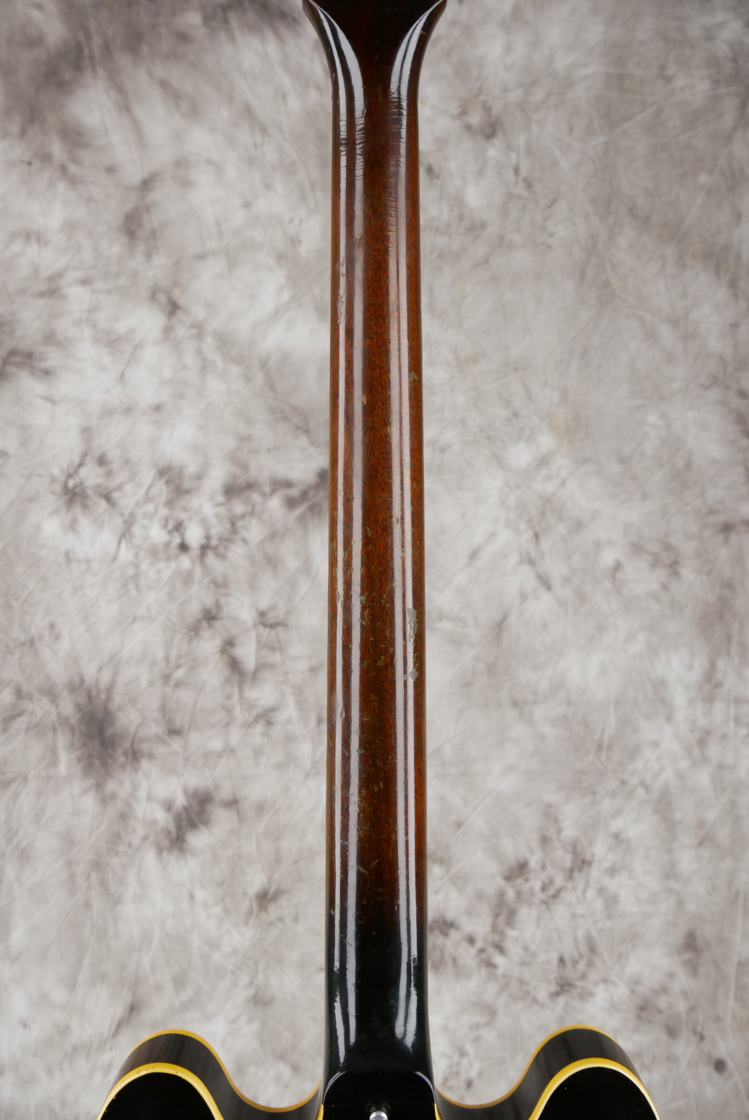 Gibson_EB_2_first_year_sunburst_1958-012.JPG