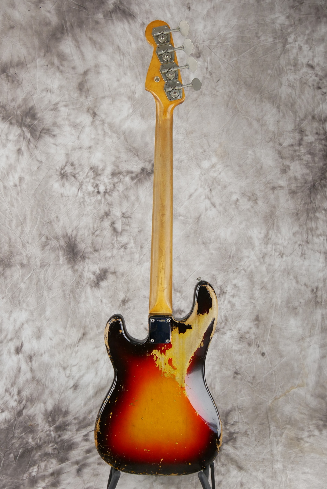 Fender_Precision_Bass_sunburst_1961-002.JPG